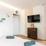 Apartment - Zen Haven Luxurious 3-room Japanese-themed With King-size Beds, Balcony, Bamboo Accents, Entertainment Galore & Private Parking - Near Airport & Train Station - Duisburg
