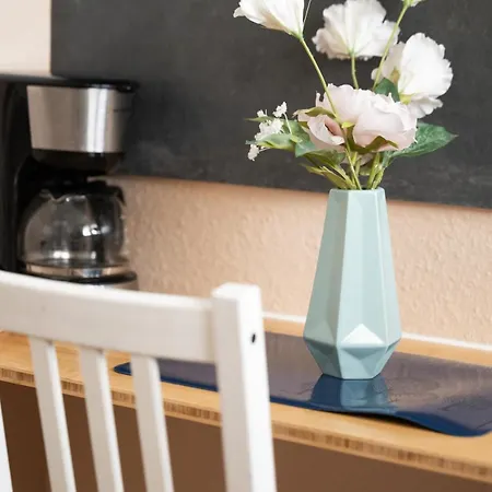 Apartment - Zen Haven Luxurious 3-room Japanese-themed With King-size Beds, Balcony, Bamboo Accents, Entertainment Galore & Private Parking - Near Airport & Train Station - Duisburg