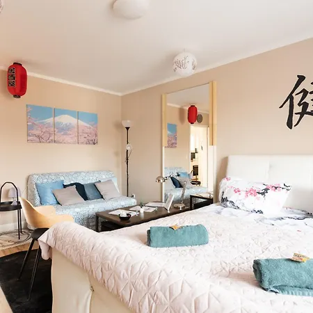 Appartement - Zen Haven Luxurious 3-room Japanese-themed With King-size Beds, Balcony, Bamboo Accents, Entertainment Galore & Private Parking - Near Airport & Train Station - *