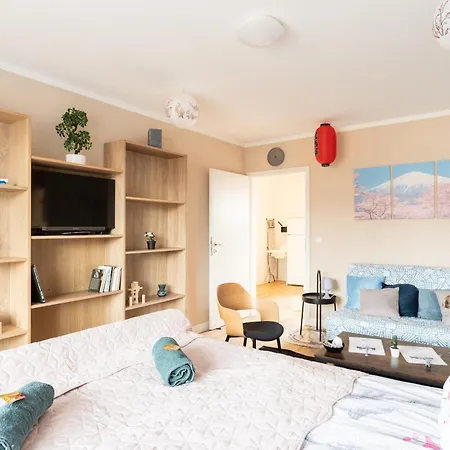 - Zen Haven Luxurious 3-room Japanese-themed With King-size Beds, Balcony, Bamboo Accents, Entertainment Galore & Private Parking - Near Airport & Train Station - Дуйсбург