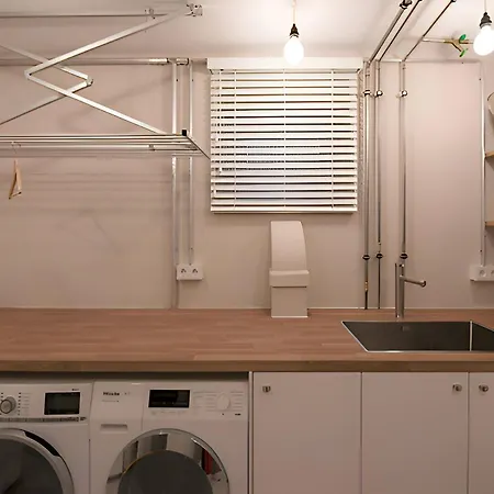 - Zen Haven Luxurious 3-room Japanese-themed With King-size Beds, Balcony, Bamboo Accents, Entertainment Galore & Private Parking - Near Airport & Train Station - Appartement