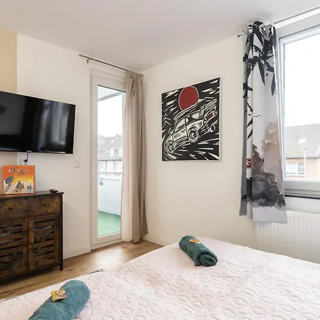 - Zen Haven Luxurious 3-room Japanese-themed With King-size Beds, Balcony, Bamboo Accents, Entertainment Galore & Private Parking - Near Airport & Train Station - Duisburg
