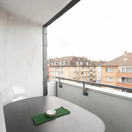 Appartement - Zen Haven Luxurious 3-room Japanese-themed With King-size Beds, Balcony, Bamboo Accents, Entertainment Galore & Private Parking - Near Airport & Train Station - Duisburg