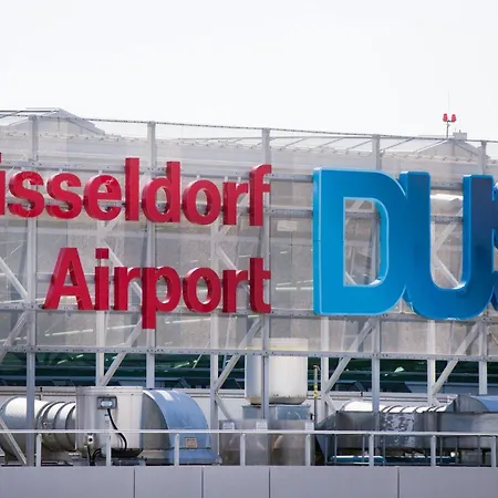 - Zen Haven Luxurious 3-room Japanese-themed With King-size Beds, Balcony, Bamboo Accents, Entertainment Galore & Private Parking - Near Airport & Train Station - Duisburg