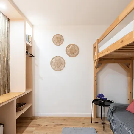 - Zen Haven Luxurious 3-room Japanese-themed With King-size Beds, Balcony, Bamboo Accents, Entertainment Galore & Private Parking - Near Airport & Train Station - Apartment Duisburg