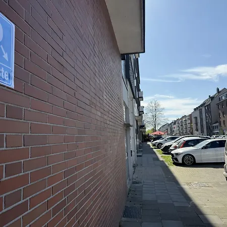 - Zen Haven Luxurious 3-room Japanese-themed With King-size Beds, Balcony, Bamboo Accents, Entertainment Galore & Private Parking - Near Airport & Train Station - Apartment Duisburg