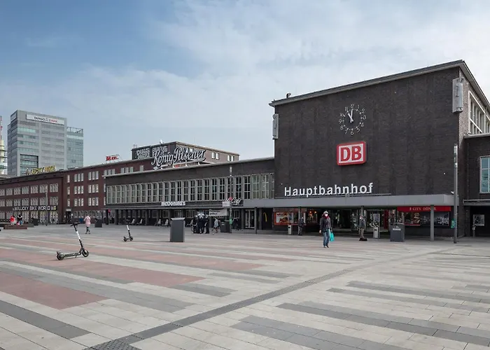 - Zen Haven Luxurious 3-room Japanese-themed With King-size Beds, Balcony, Bamboo Accents, Entertainment Galore & Private Parking - Near Airport & Train Station - Дуйсбург