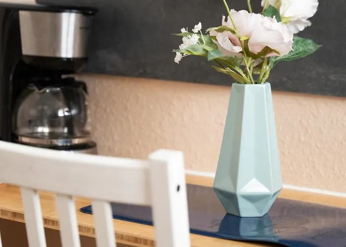 Apartment - Zen Haven Luxurious 3-room Japanese-themed With King-size Beds, Balcony, Bamboo Accents, Entertainment Galore & Private Parking - Near Airport & Train Station - Duisburg