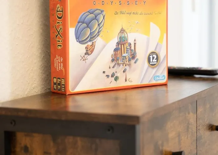 Апартаменты - Zen Haven Luxurious 3-room Japanese-themed With King-size Beds, Balcony, Bamboo Accents, Entertainment Galore & Private Parking - Near Airport & Train Station - *