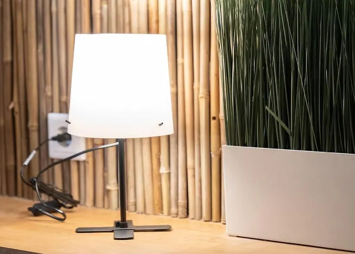 - Zen Haven Luxurious 3-room Japanese-themed With King-size Beds, Balcony, Bamboo Accents, Entertainment Galore & Private Parking - Near Airport & Train Station - Апартаменты Дуйсбург