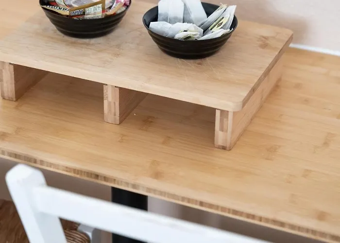 Апартаменты - Zen Haven Luxurious 3-room Japanese-themed With King-size Beds, Balcony, Bamboo Accents, Entertainment Galore & Private Parking - Near Airport & Train Station - *