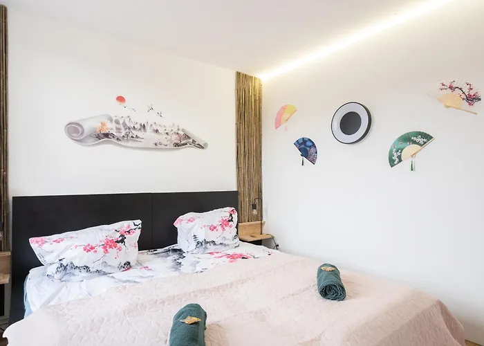 - Zen Haven Luxurious 3-room Japanese-themed With King-size Beds, Balcony, Bamboo Accents, Entertainment Galore & Private Parking - Near Airport & Train Station - Апартаменты