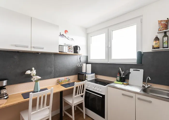 - Zen Haven Luxurious 3-room Japanese-themed With King-size Beds, Balcony, Bamboo Accents, Entertainment Galore & Private Parking - Near Airport & Train Station - Apartment Duisburg