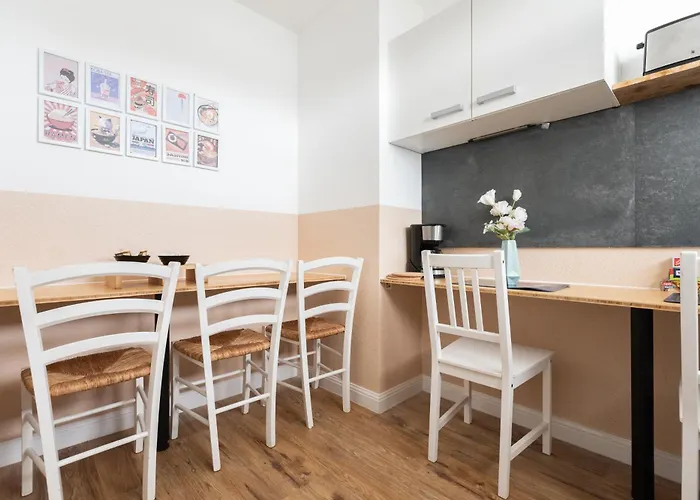 - Zen Haven Luxurious 3-room Japanese-themed With King-size Beds, Balcony, Bamboo Accents, Entertainment Galore & Private Parking - Near Airport & Train Station - Дуйсбург