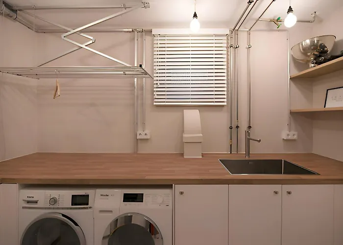 - Zen Haven Luxurious 3-room Japanese-themed With King-size Beds, Balcony, Bamboo Accents, Entertainment Galore & Private Parking - Near Airport & Train Station - Апартаменты