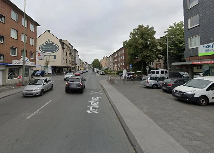 - Zen Haven Luxurious 3-room Japanese-themed With King-size Beds, Balcony, Bamboo Accents, Entertainment Galore & Private Parking - Near Airport & Train Station - Apartment *