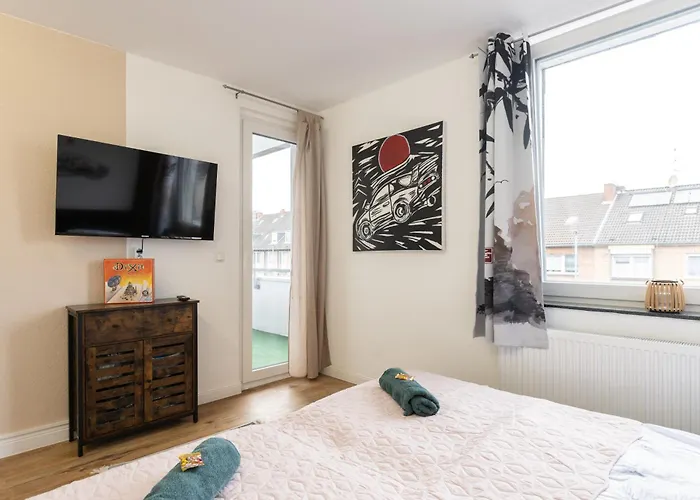 - Zen Haven Luxurious 3-room Japanese-themed With King-size Beds, Balcony, Bamboo Accents, Entertainment Galore & Private Parking - Near Airport & Train Station - Дуйсбург