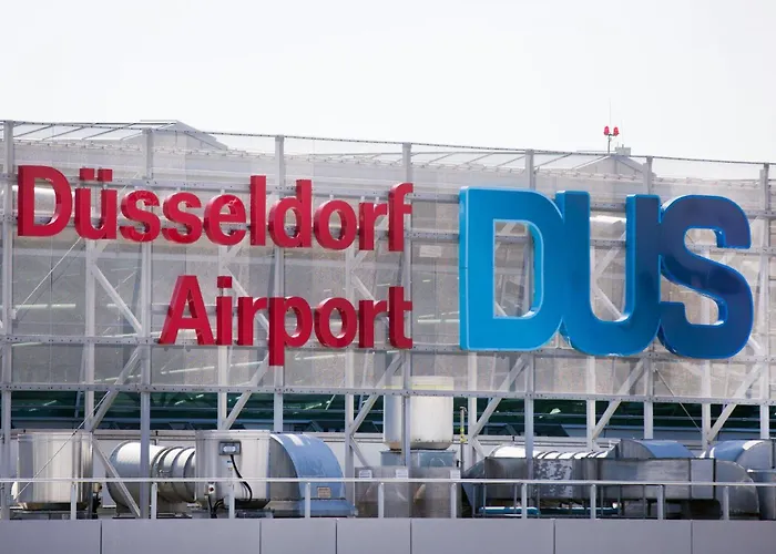 - Zen Haven Luxurious 3-room Japanese-themed With King-size Beds, Balcony, Bamboo Accents, Entertainment Galore & Private Parking - Near Airport & Train Station - Дуйсбург