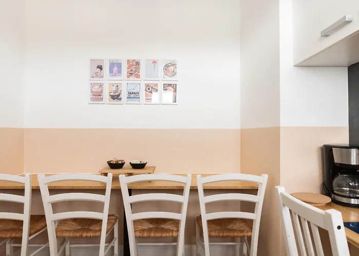 Апартаменты - Zen Haven Luxurious 3-room Japanese-themed With King-size Beds, Balcony, Bamboo Accents, Entertainment Galore & Private Parking - Near Airport & Train Station -