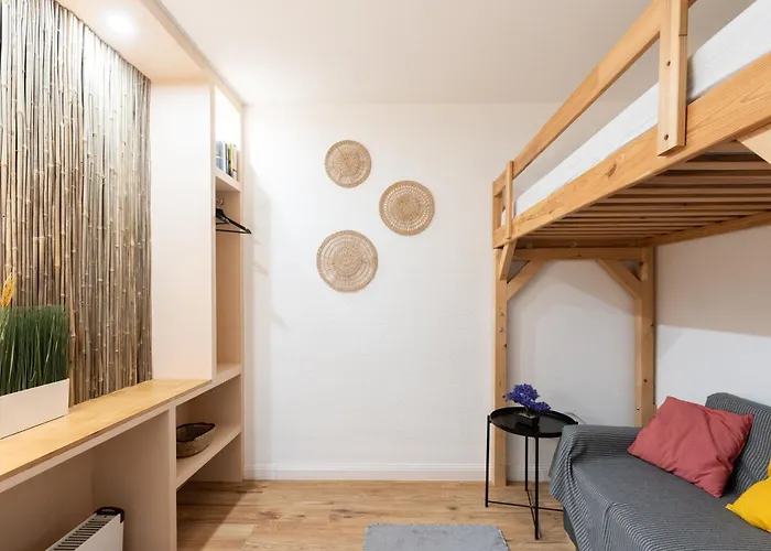 - Zen Haven Luxurious 3-room Japanese-themed With King-size Beds, Balcony, Bamboo Accents, Entertainment Galore & Private Parking - Near Airport & Train Station - Apartment Duisburg