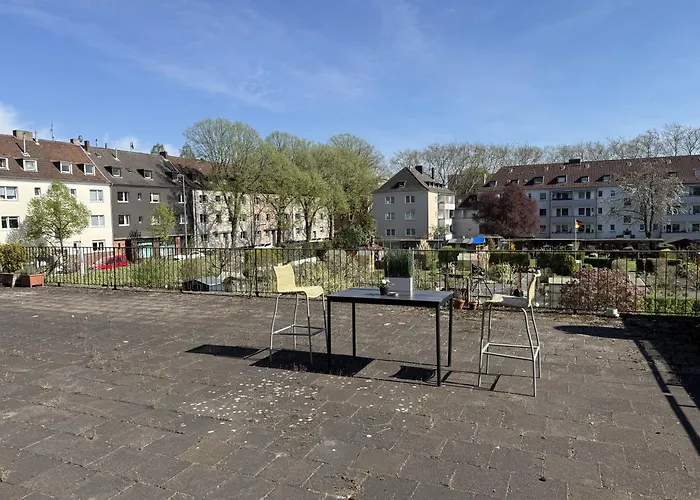 Апартаменты - Zen Haven Luxurious 3-room Japanese-themed With King-size Beds, Balcony, Bamboo Accents, Entertainment Galore & Private Parking - Near Airport & Train Station - Дуйсбург